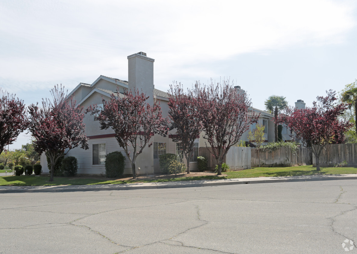 Foto del edificio - Plum Tree Apartments