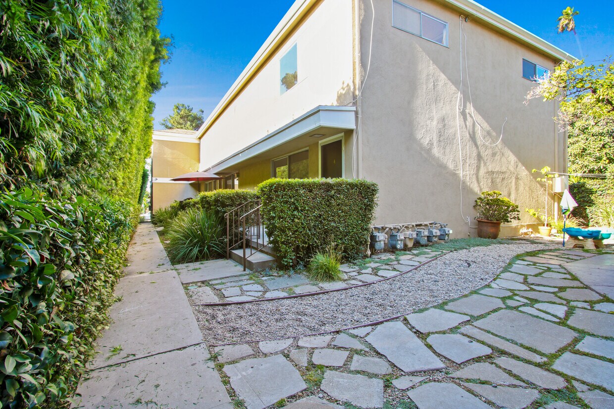 Building Photo - 907 17th St