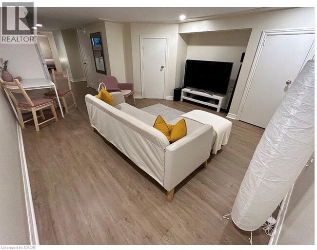 Building Photo - 248 Dovercourt Rd