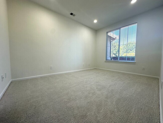 Foto del edificio - Gorgeous 4 Bed 2 Bath single story in Deer Ridge!