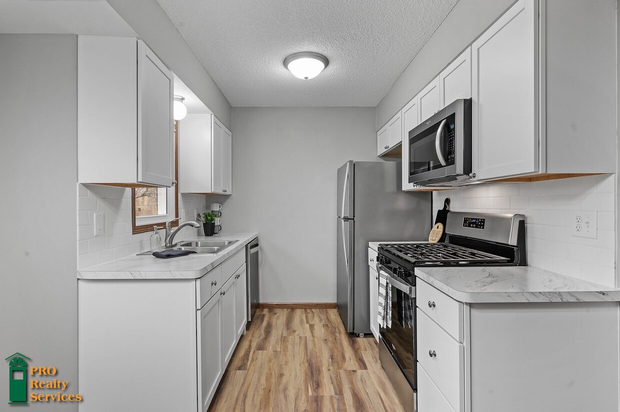 10712 Monroe Dr NE, Blaine, MN 55434 House Rental in Blaine, MN