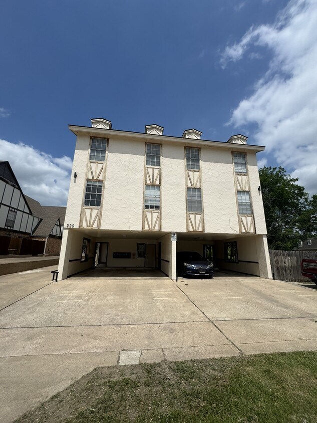 Propiedad exterior - 225 E University Dr