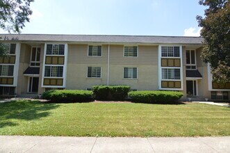 Building Photo - 372 S Eastern Ave