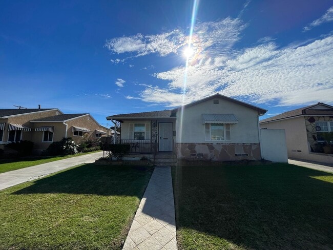 Centrally Located LA Home Near SoFi Stadium with Yard & Parking - MOVE IN READY - Centrally Located LA Home Near SoFi Stadium with Yard & Parking - MOVE IN READY