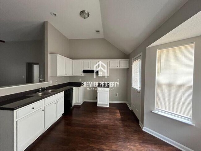 Foto del edificio - 7071 Anisetree Dr