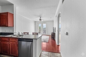 Building Photo - 7575 Kirby Dr