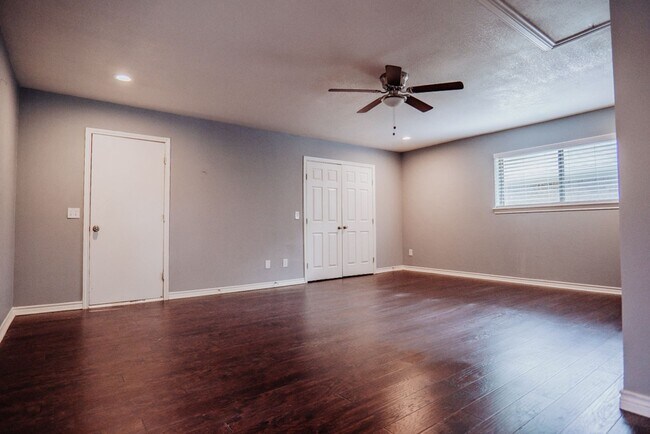 Foto del edificio - 3205 Winchester Dr