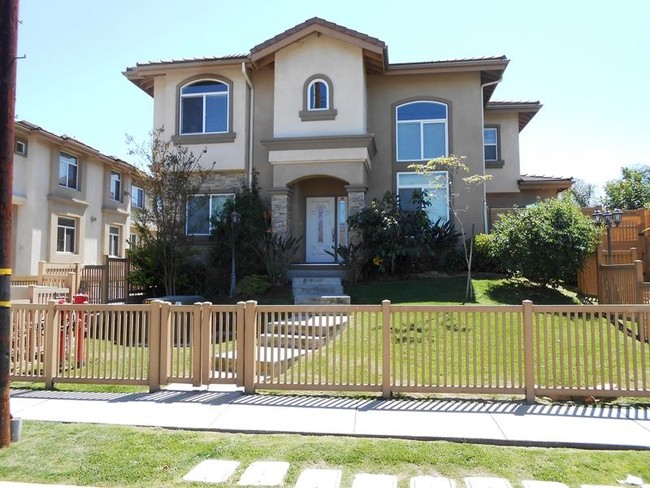 Building Photo - 9252-9260 Elm Vista Dr