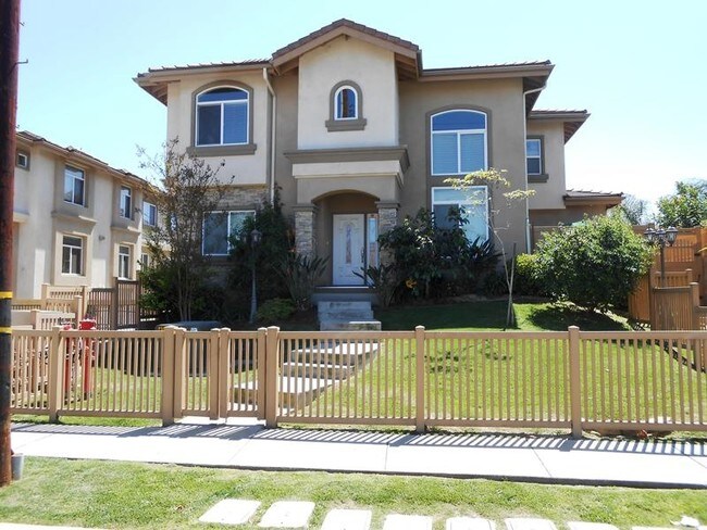 Foto del edificio - 9252-9260 Elm Vista Dr