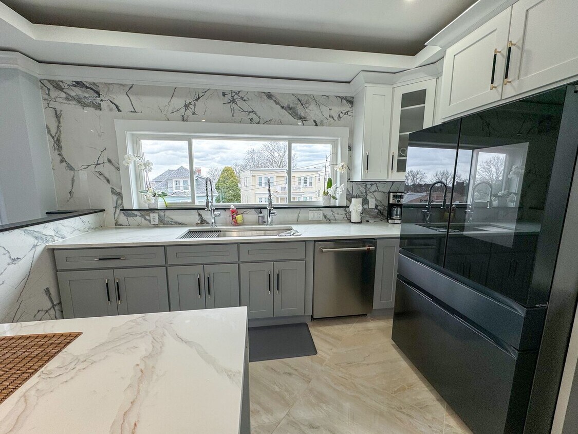 Foto principal - Gorgeous 2 bed in Allston