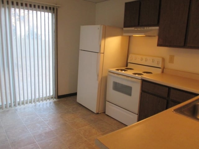 Kitchen - Hawthorne Townhomes