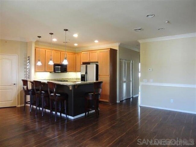 Building Photo - 5076 Plaza Promenade