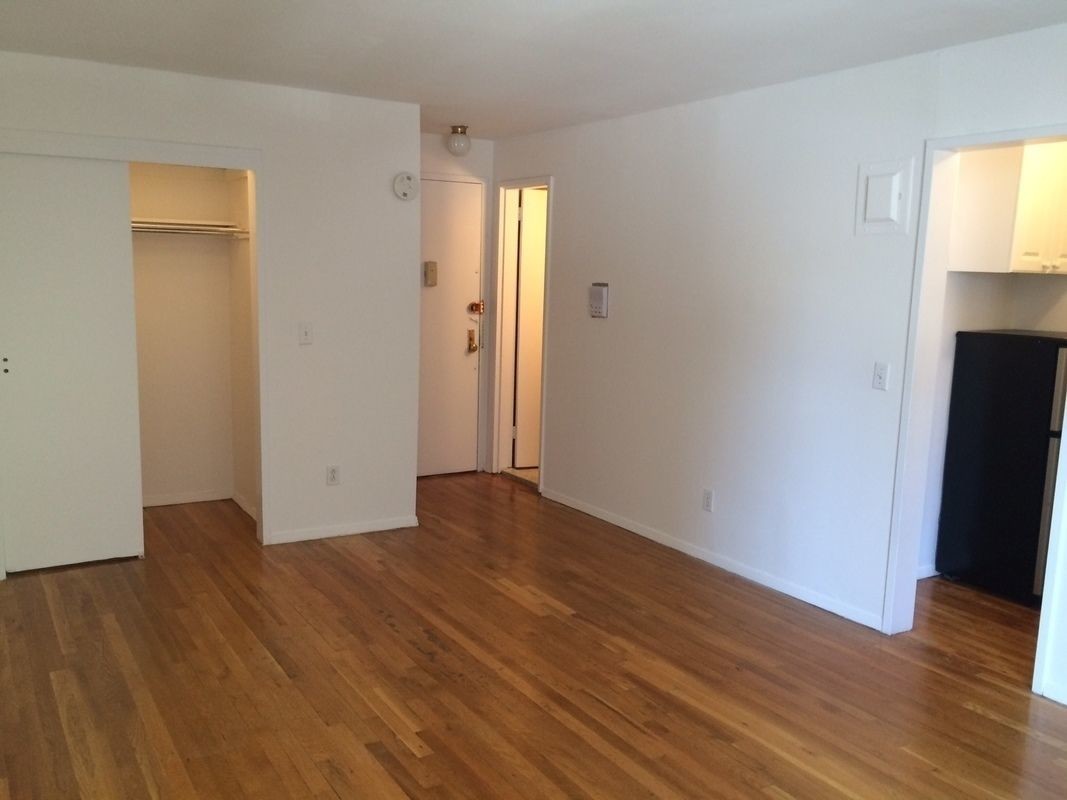 Foto principal - 301 E 84th St