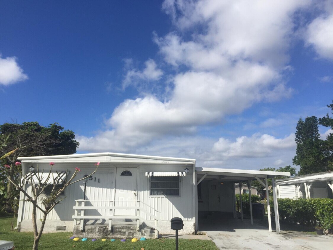 Foto principal - 1511 SW 65th Terrace