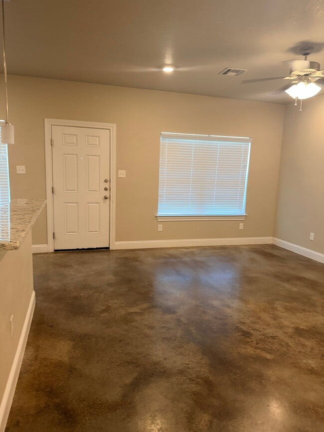 Building Photo - 3309 Belmont Dr