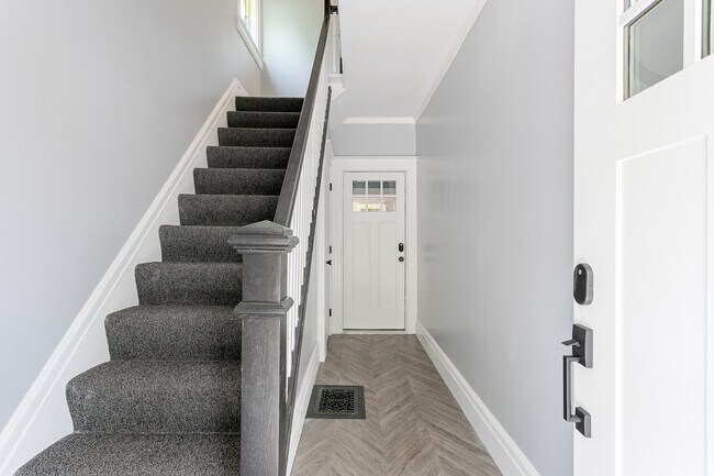 Hallway Entrance - 29 Stewart St