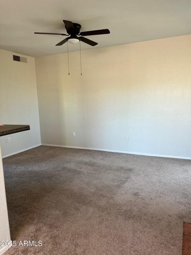 Foto del edificio - 3830 E Lakewood Pkwy W