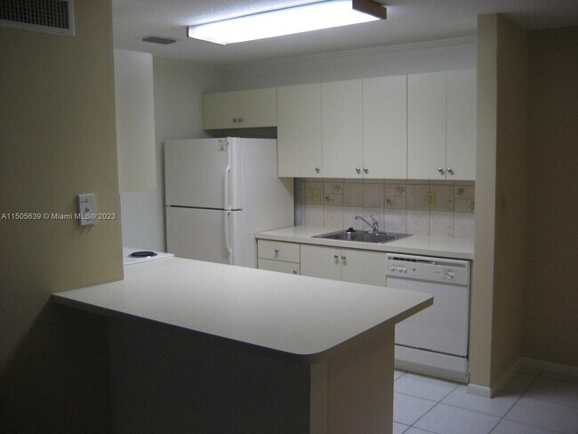 Foto del edificio - 10744 N Kendall Dr