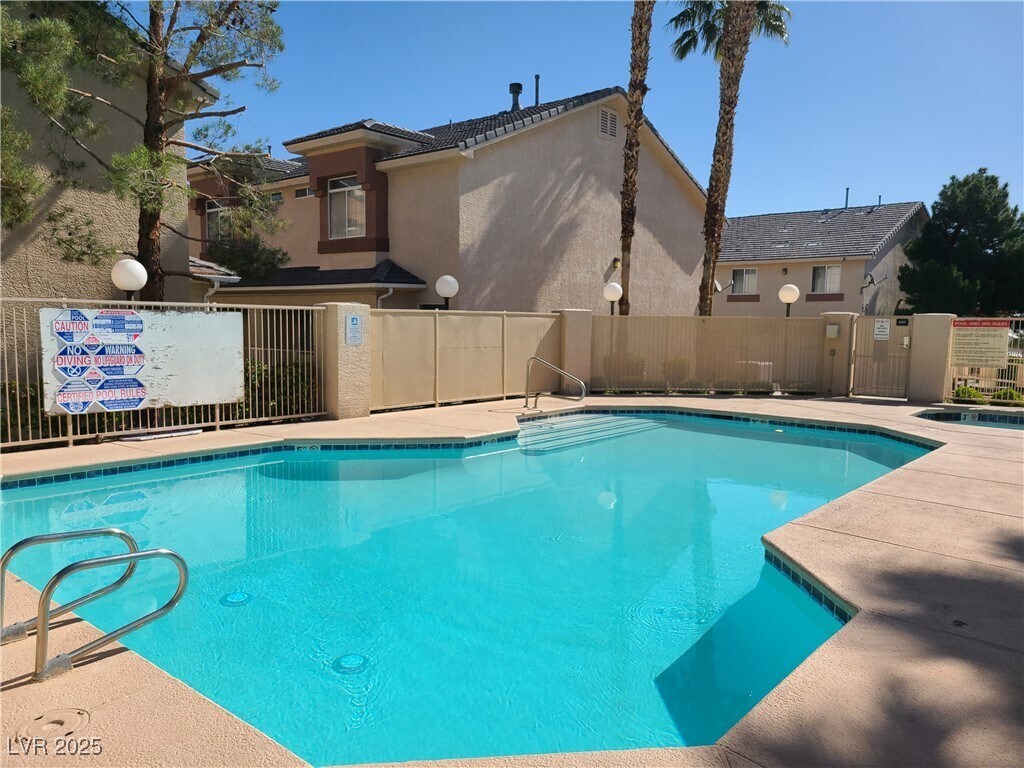 Foto principal - 932 Dusty Creek St