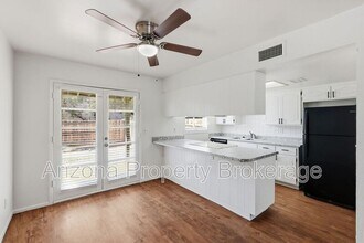 Building Photo - 245 E Vine Cir