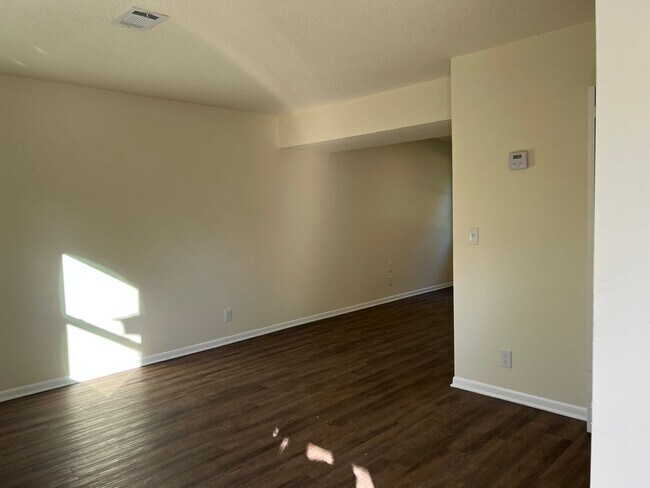 Foto del edificio - 3873 Fairmont Ave