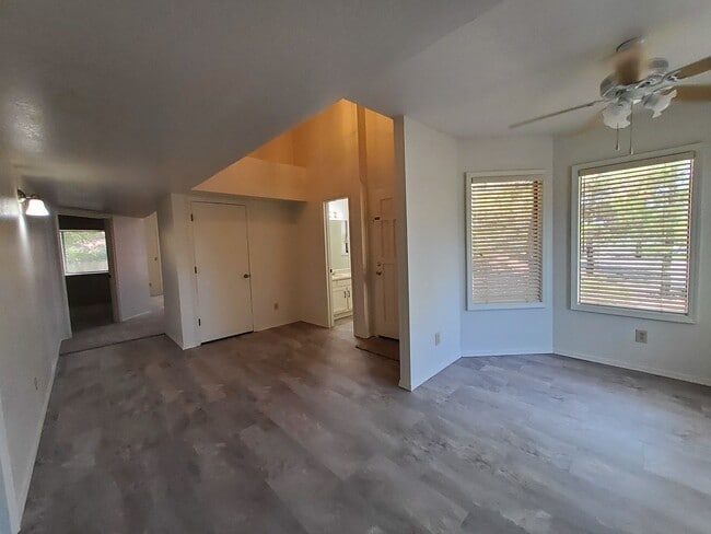 Foto del edificio - Three Bedroom at Green Valley Park