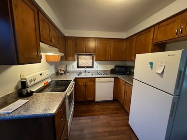 Building Photo - Corvallis Triplex