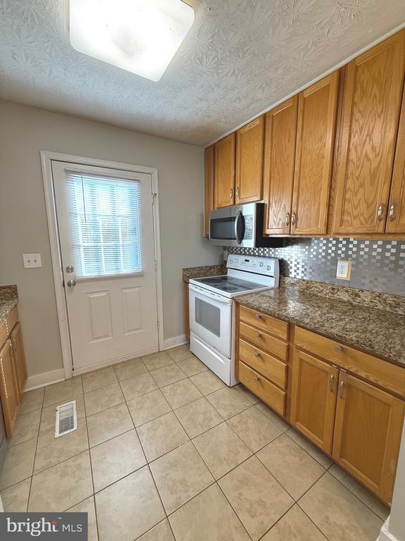 Foto del edificio - 17141 Gail Dr