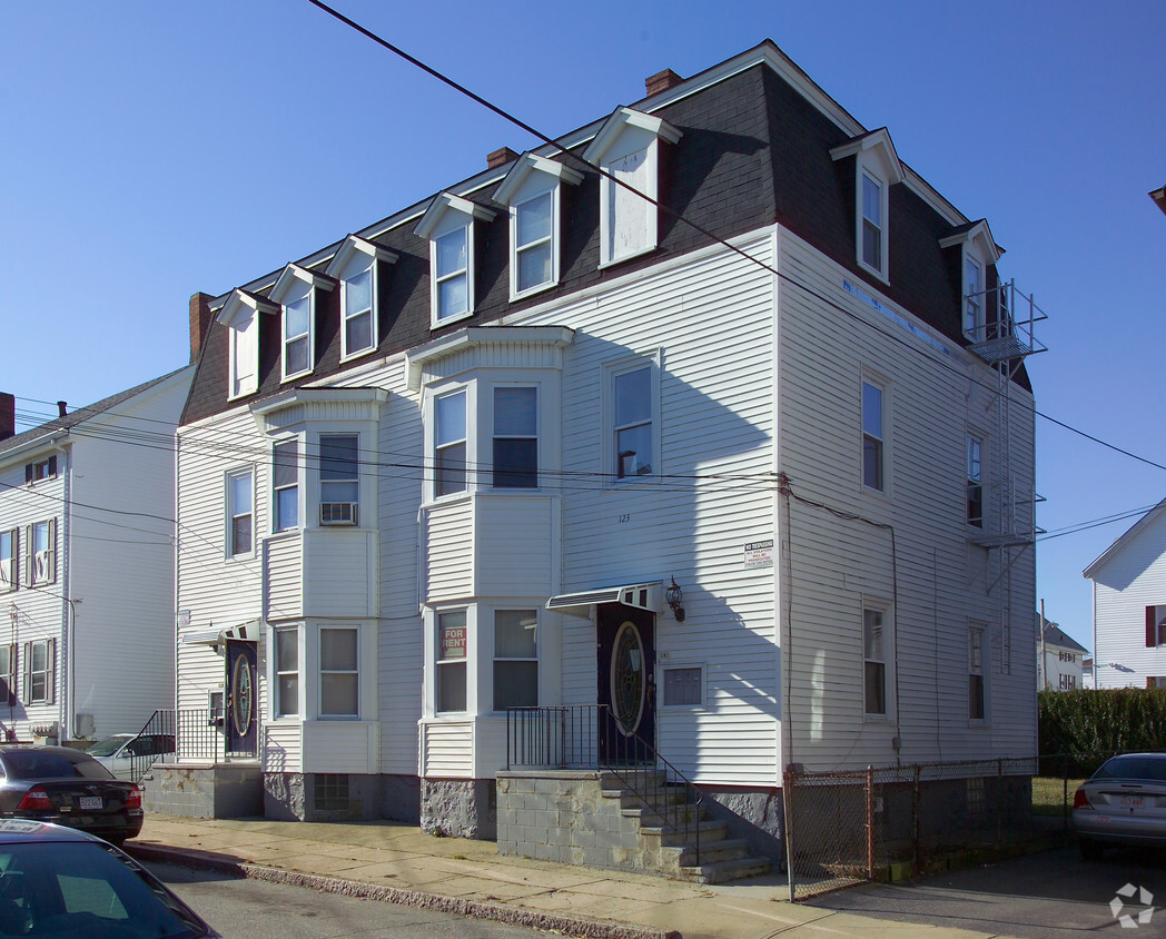 Building Photo - 123-129 5th St