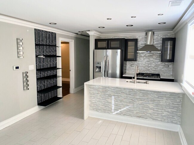 Foto del edificio - 3335 N Kenneth Ave