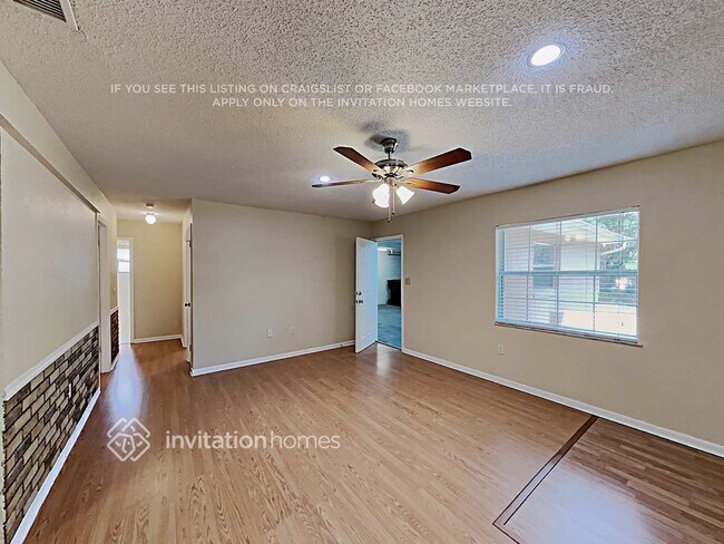 Building Photo - 617 Banderas Ave