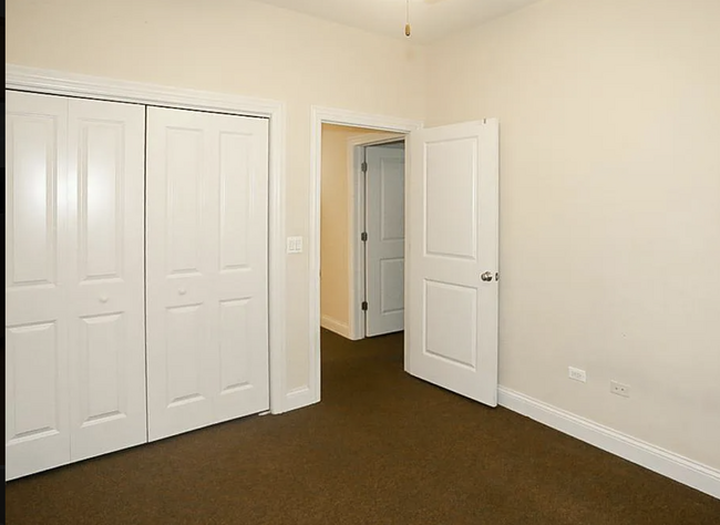 Building Photo - 2334 N Greenview Ave