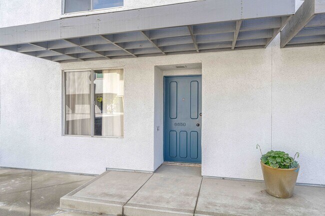 Foto del edificio - SPACIOUS 2 Bed Townhouse in Garden Grove