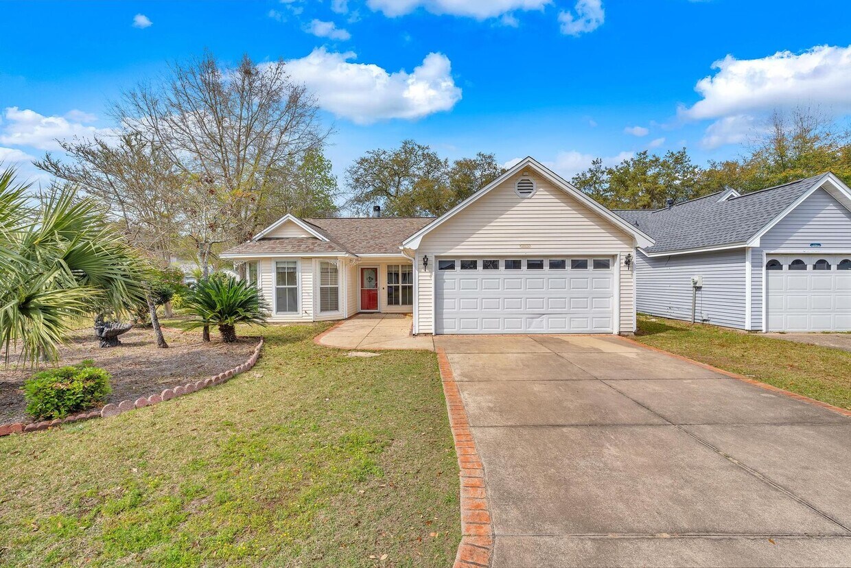 Updated Home in Blue Pine Village! Ideal House Rental in