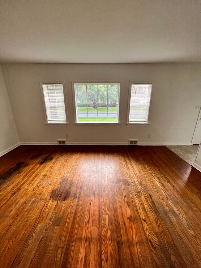 Living Room - 401 S Center St