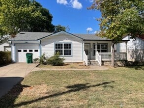 Building Photo - 1079 W Oak St