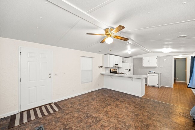 Building Photo - 25270 Pompano Dr