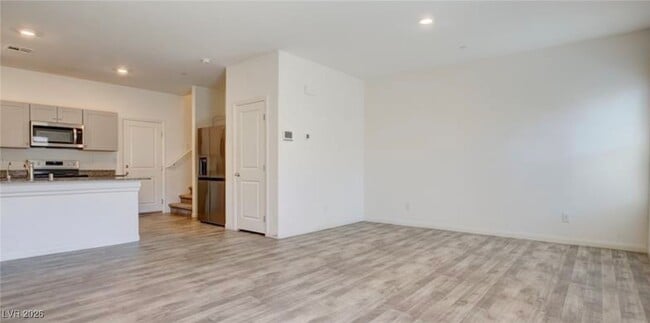 Foto del edificio - 4229 Venus Falls Ave