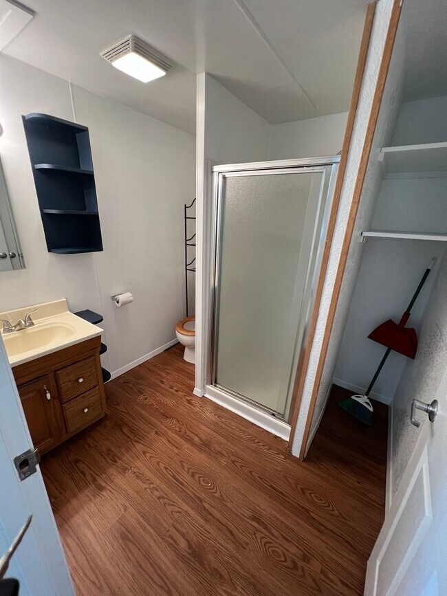 Foto del edificio - Cute 1 bedroom, 1 bath on a corner lot & c...