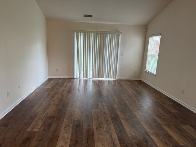Building Photo - Lovely 3 Bedroom Home in Kyliglen!