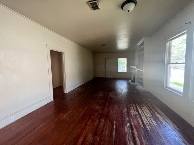 Building Photo - Half off the first Full Months rent! Secti...