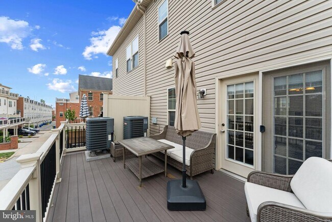 Foto del edificio - 4662 Hudson St
