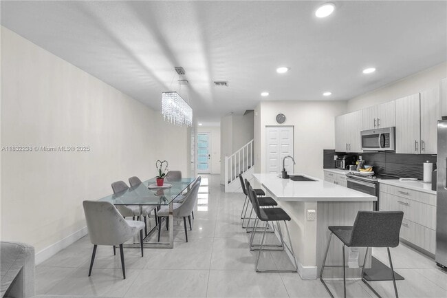 Building Photo - 15850 NW 91st Ct