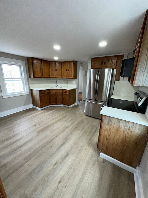 Primary Photo - 34 Bulkeley Pl