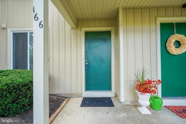 Building Photo - 166 Woodlake Dr