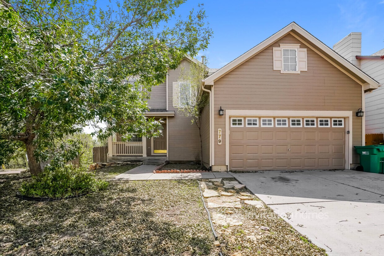Primary Photo - 779 Ridgebury Pl