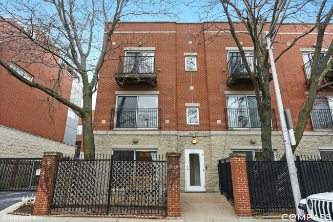 Building Photo - 2524 W Bloomingdale Ave