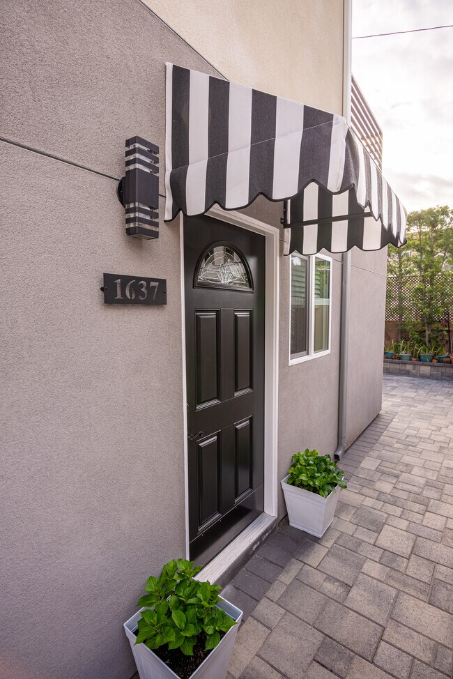 Foto del edificio - 1637 N Allen Ave