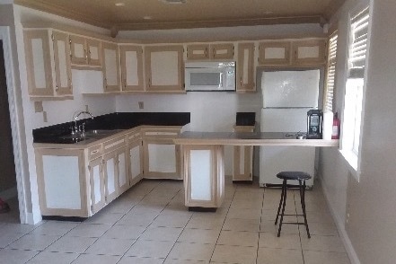 Kitchen/Dining area - 629 Alvar St