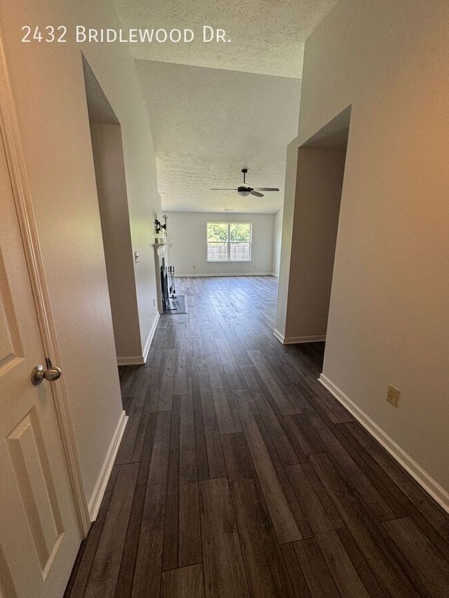 Building Photo - 2432 Bridlewood Dr